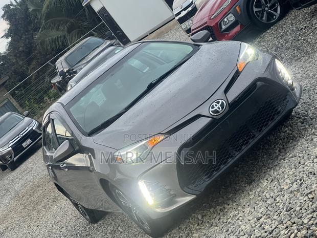 Toyota Corolla 2016 Brown