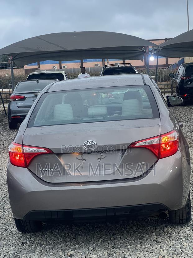 Toyota Corolla 2016 Brown
