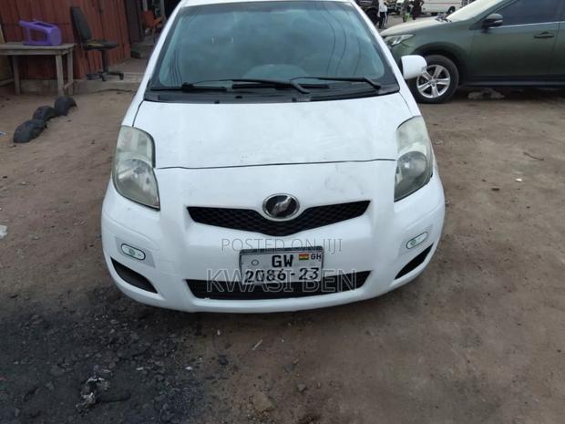 Toyota Vitz 2010 White
