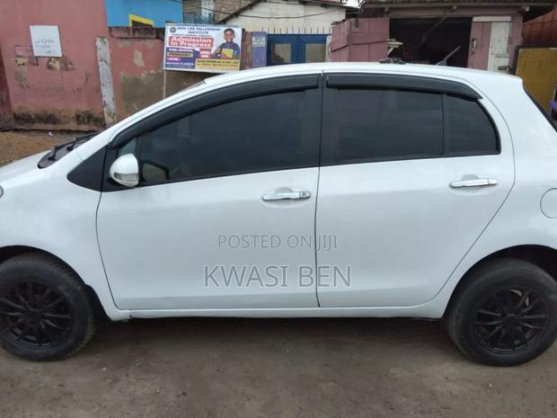 Toyota Vitz 2010 White