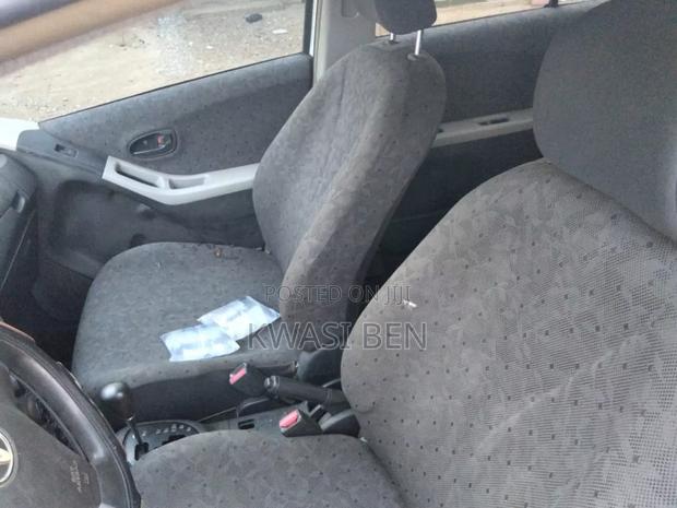 Toyota Vitz 2010 White