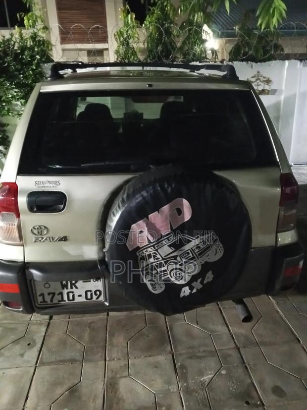 Toyota RAV4 2002 Gold