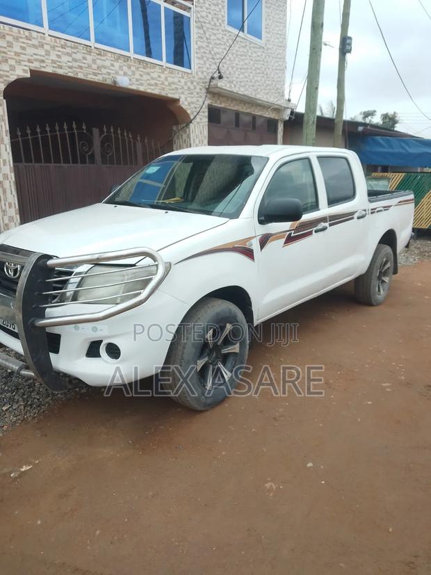 Toyota Hilux 2006 White