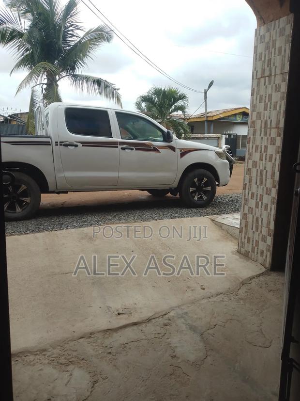 Toyota Hilux 2006 White