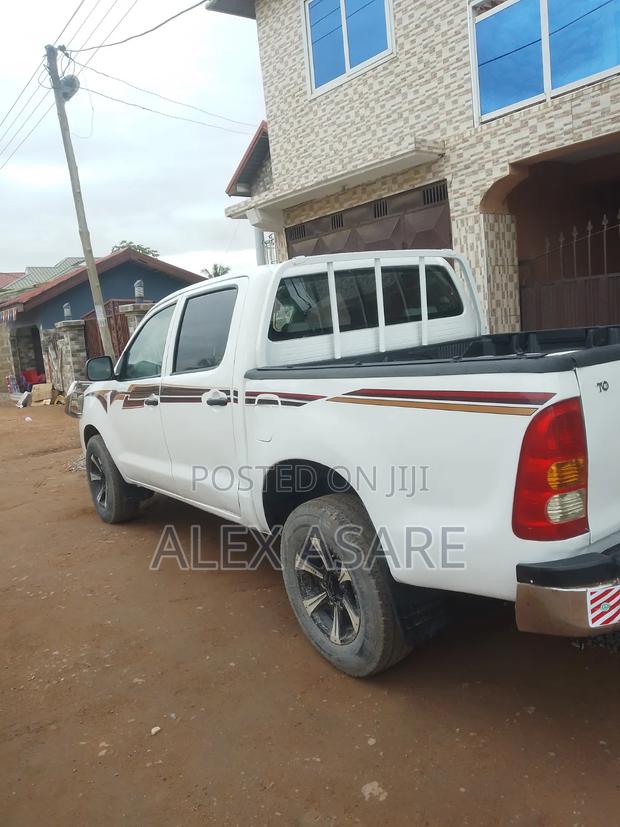 Toyota Hilux 2006 White