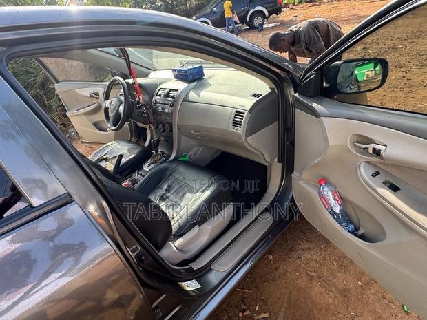 Toyota Corolla 2010 Gray
