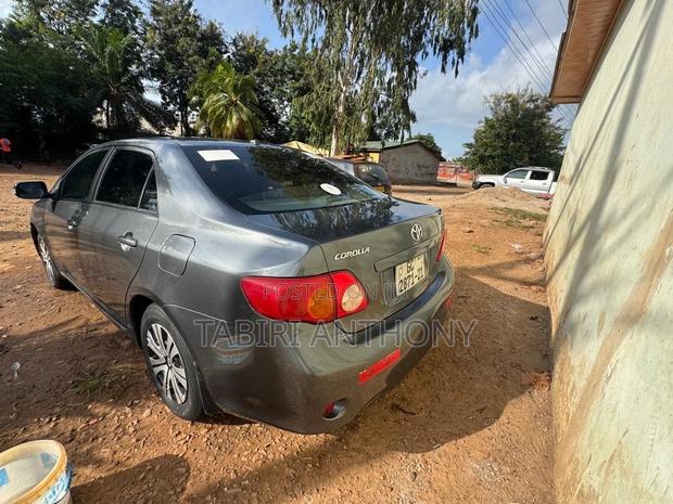 Toyota Corolla 2010 Gray