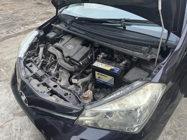Toyota Vitz 1.0 FWD 5dr 2015 Maroon