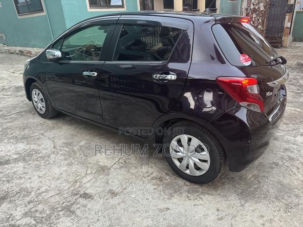 Toyota Vitz 1.0 FWD 5dr 2015 Maroon