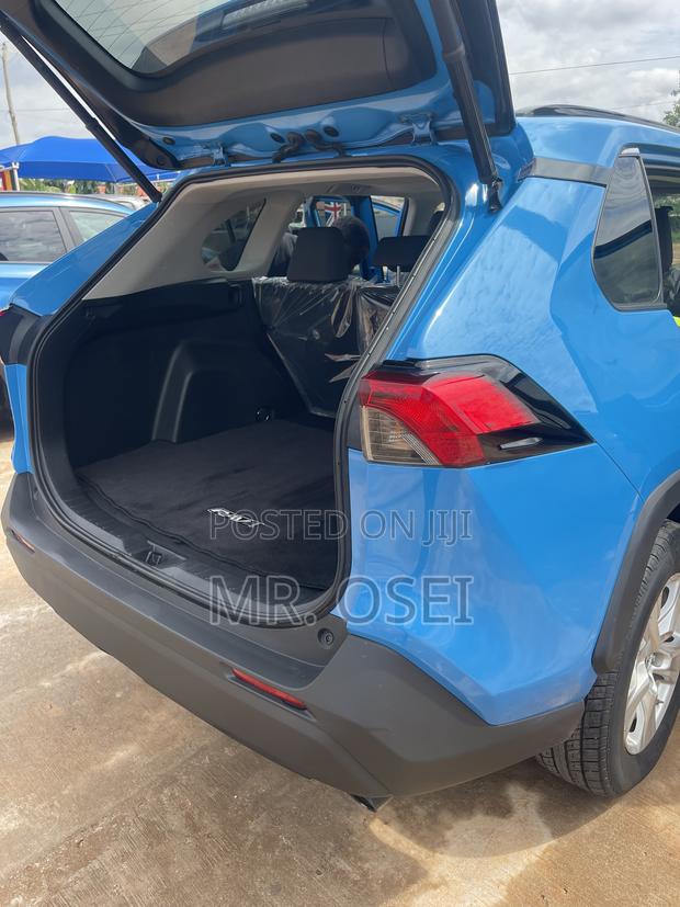 Toyota RAV4 XLE AWD 2019 Blue