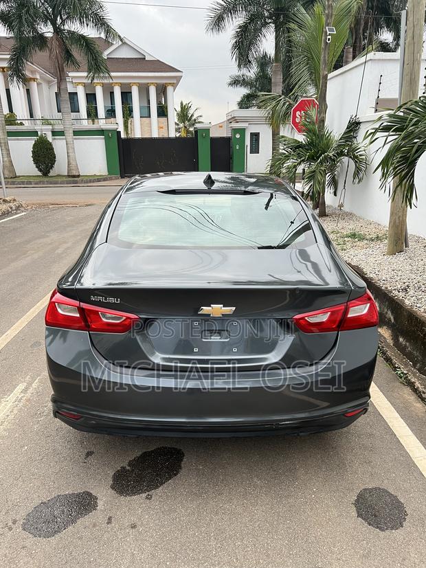 Chevrolet Malibu 2018 Gray