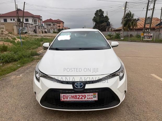 New Toyota Corolla LE 2023 White