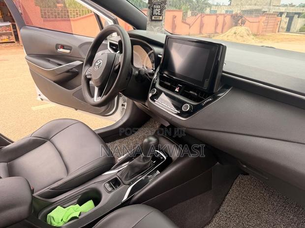 New Toyota Corolla LE 2023 White