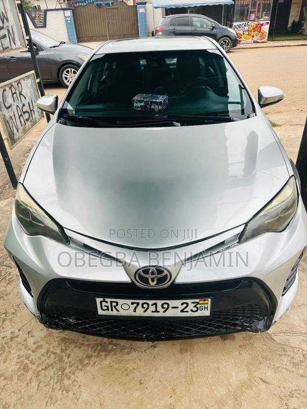 Toyota Corolla LE (1.8L 4cyl 2A) 2019 Silver