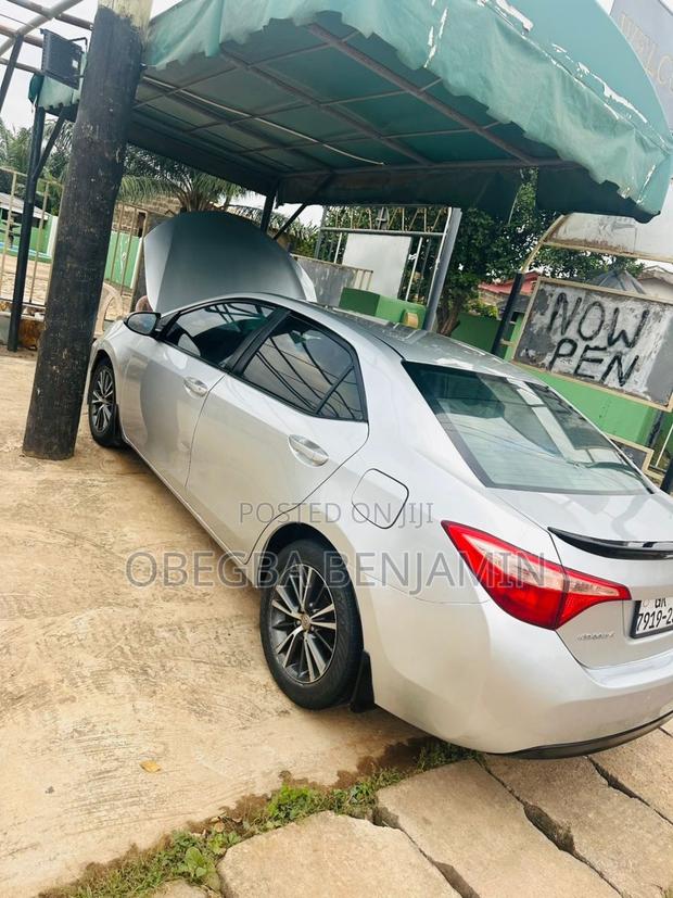 Toyota Corolla LE (1.8L 4cyl 2A) 2019 Silver