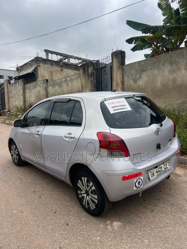 Toyota Vitz 1.3 FWD 3dr 2010 Silver