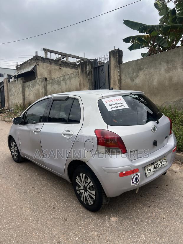 Toyota Vitz 1.3 FWD 3dr 2010 Silver