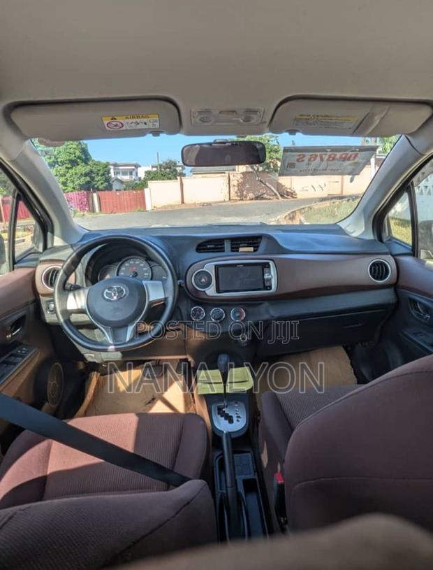 Toyota Vitz 1.3 FWD 5dr 2013 Brown