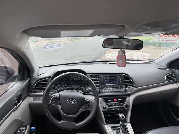 Hyundai Elantra SE Sedan FWD (2.0L 4cyl 6M) 2017 Gray