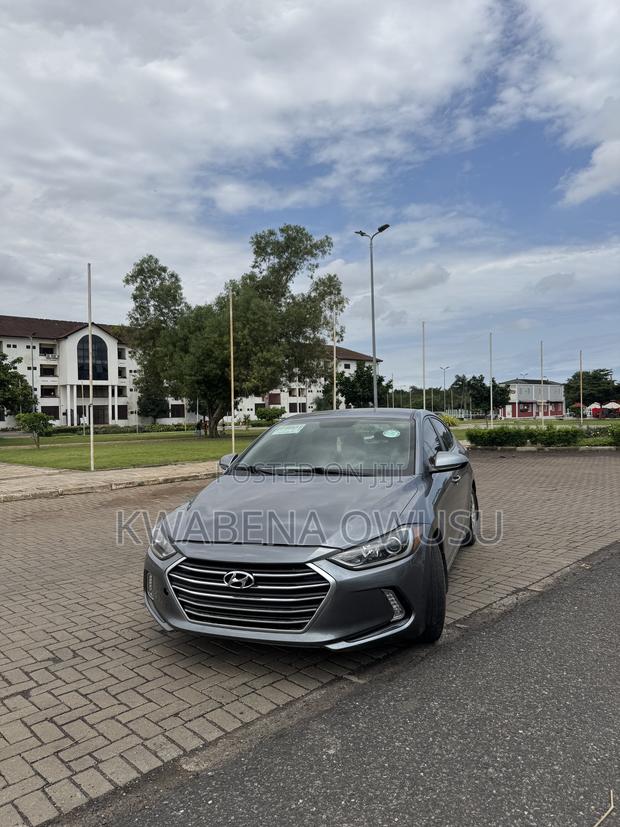 Hyundai Elantra SE Sedan FWD (2.0L 4cyl 6M) 2017 Gray