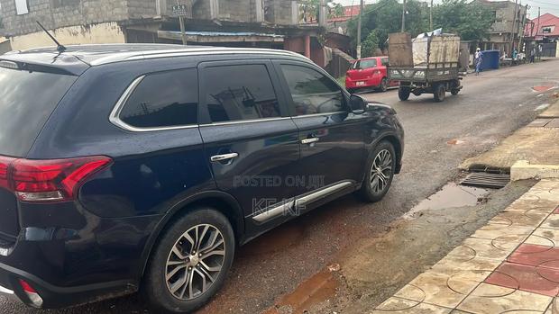 Mitsubishi Outlander 2.0 PHEV AWD 2016 Blue