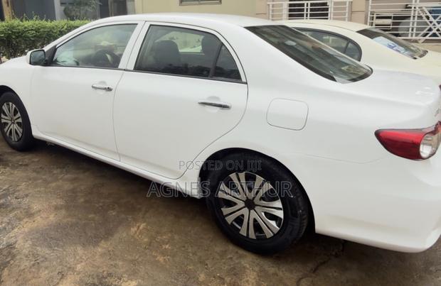 Toyota Corolla LE 4dr Sedan (1.8L 4cyl 4A) 2011 White