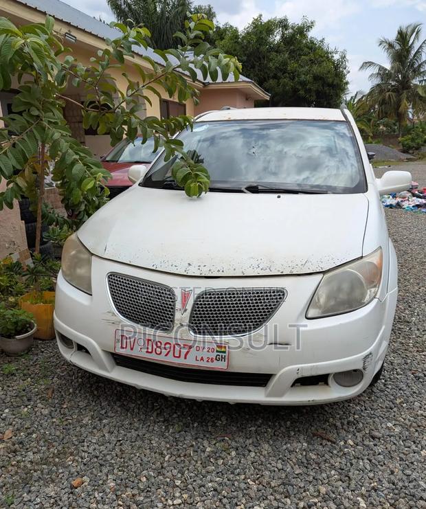 Pontiac Vibe 2008 Off white