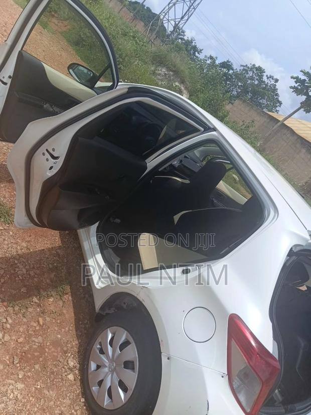Toyota Vitz 2012 White