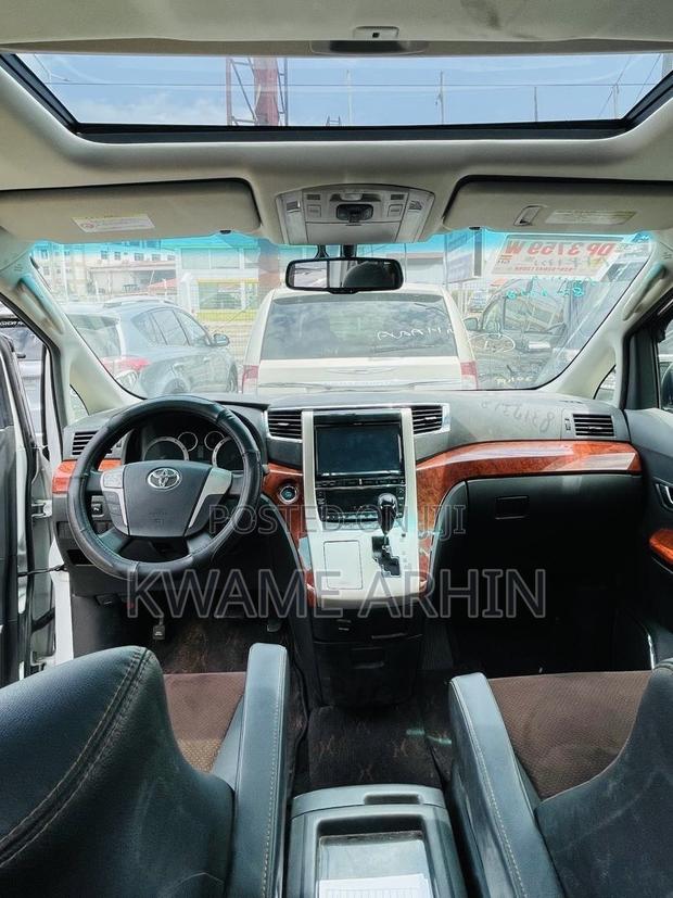 Toyota Alphard 2.4 Petrol FWD 2014 White