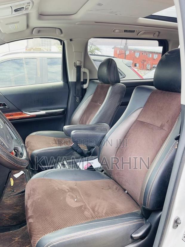 Toyota Alphard 2.4 Petrol FWD 2014 White