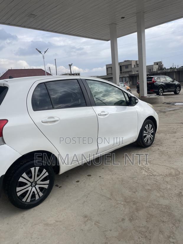 Toyota Vitz 2010 White