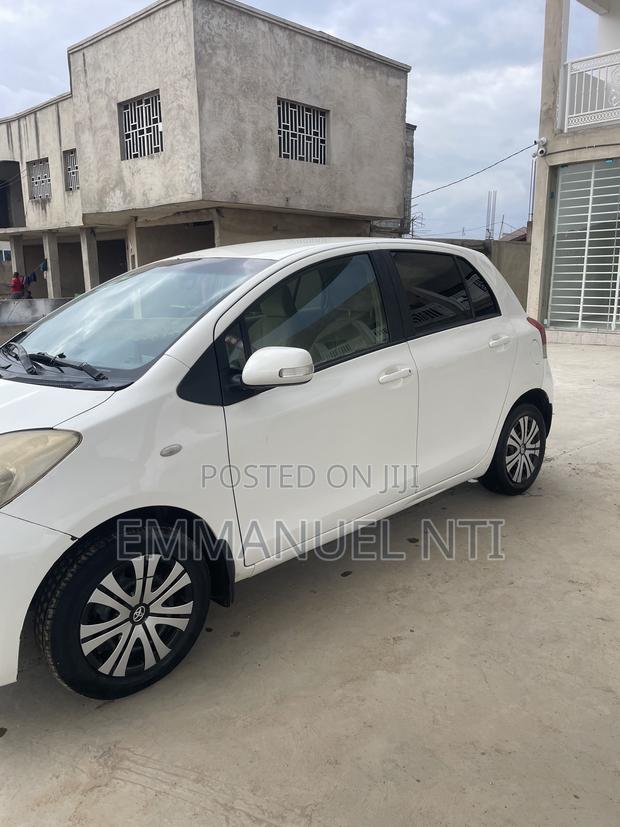Toyota Vitz 2010 White