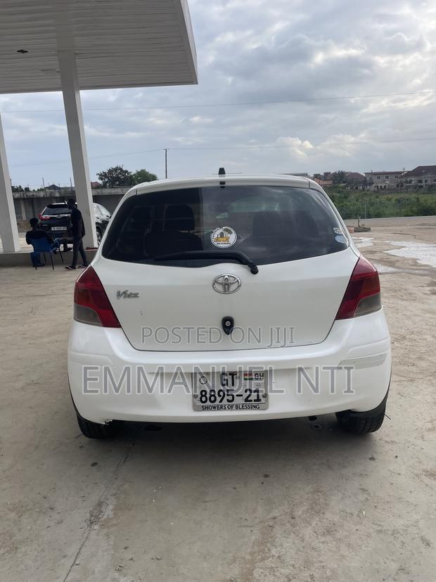 Toyota Vitz 2010 White