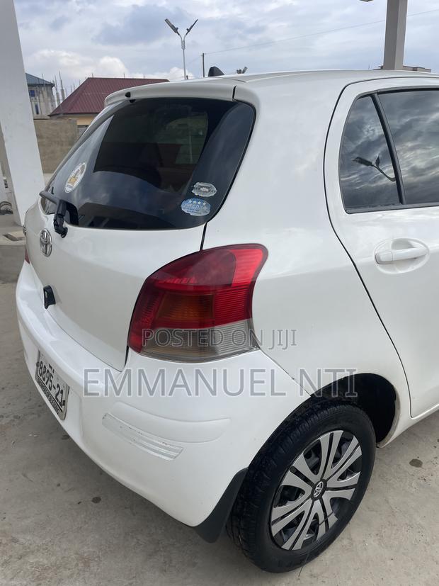 Toyota Vitz 2010 White