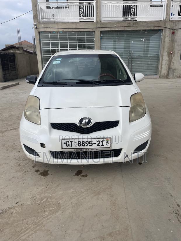 Toyota Vitz 2010 White