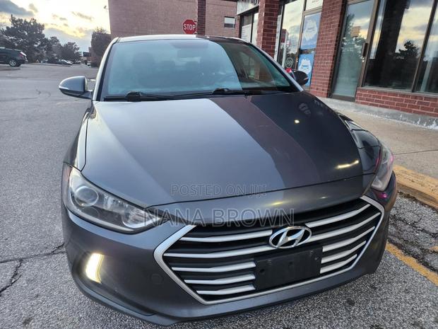 Hyundai Elantra Limited Sedan FWD (2.0L 4cyl 6A) 2017