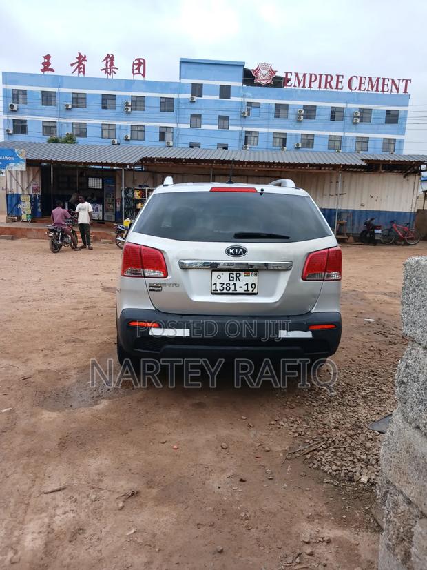 Kia Sorento 2011 Silver