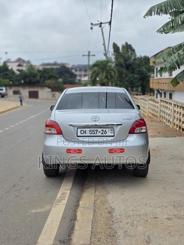 Toyota Yaris 2012 Silver