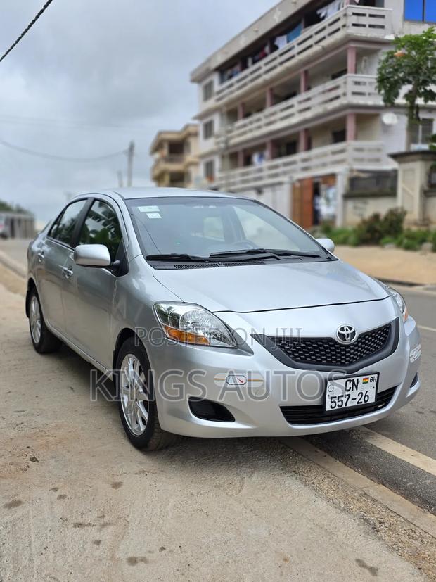 Toyota Yaris 2012 Silver