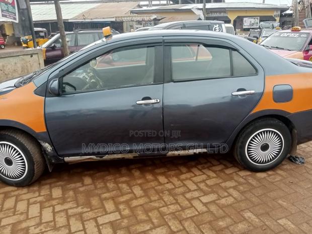Toyota Yaris 2010 Blue