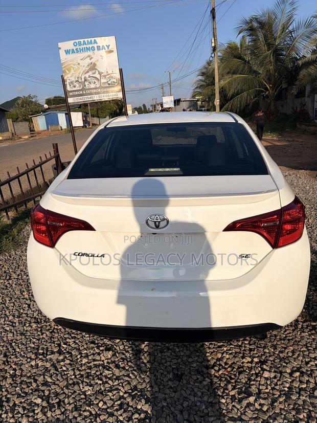 Toyota Corolla SE 4dr Sedan (1.8L 4cyl CVT) 2017 White