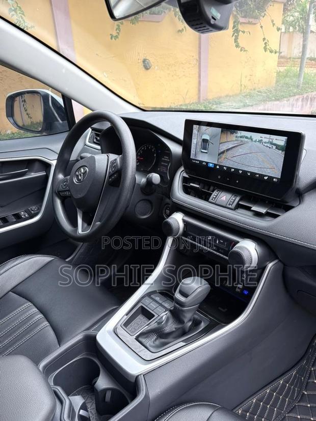 Toyota RAV4 LE AWD 2024 White