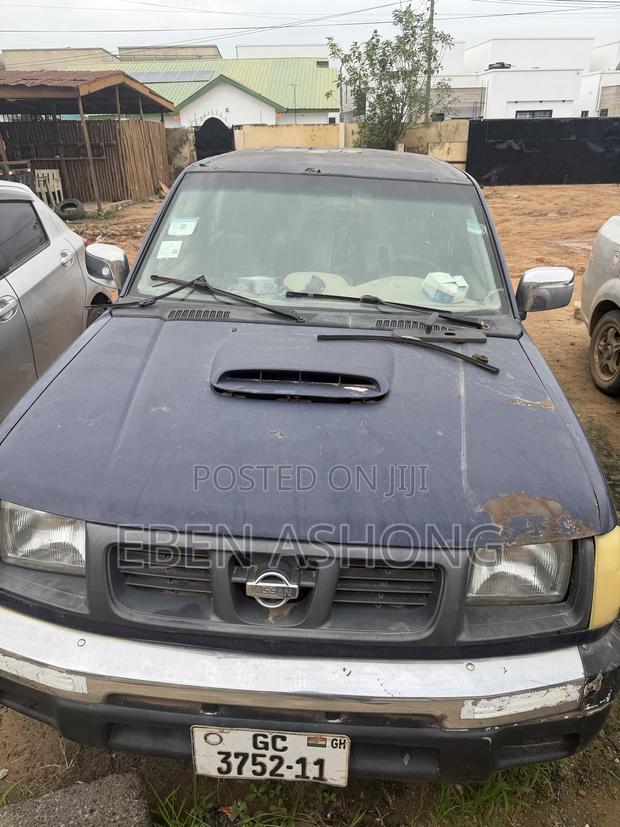 Nissan Hardbody 2010 Blue