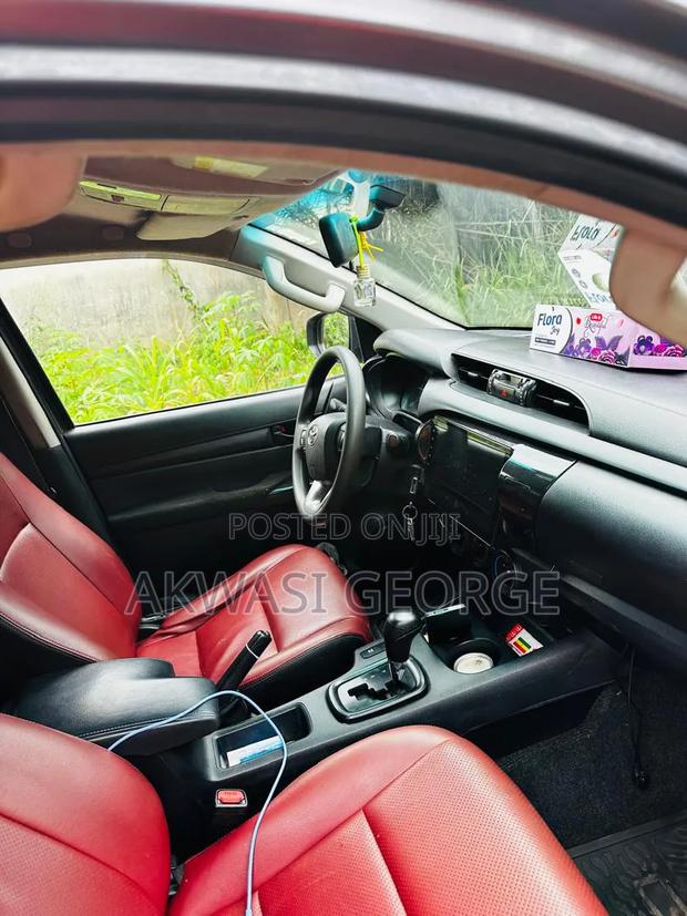 Toyota Hilux 2019 Gray