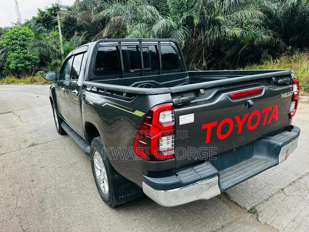 Toyota Hilux 2019 Gray