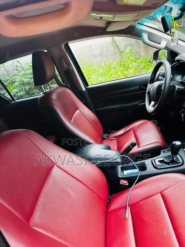 Toyota Hilux 2019 Gray