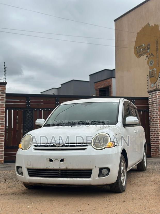 Toyota Sienta 2013 White