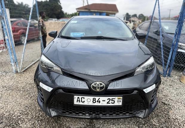 Toyota Corolla 2017 Gray