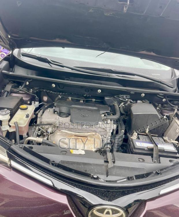 Toyota RAV4 LE FWD (2.5L 4cyl 6A) 2017 Red
