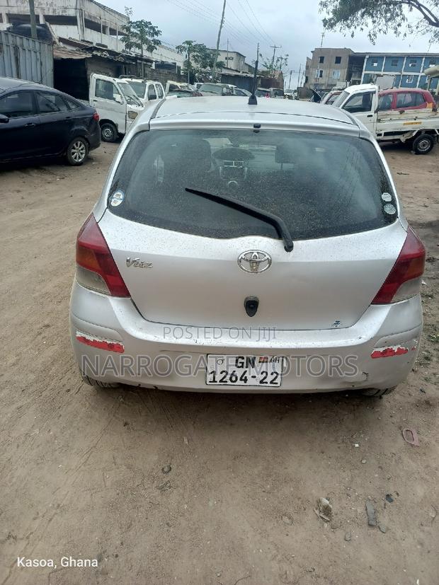 Toyota Vitz 2009 Silver